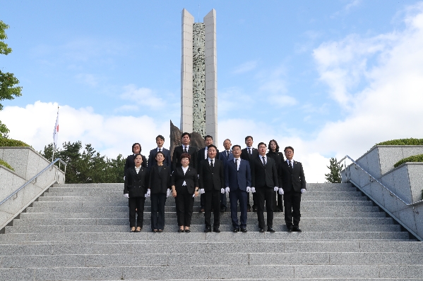 울산 제8대 남구의회 현충탑 참배 _0