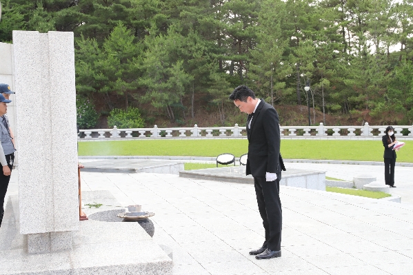 울산 제8대 남구의회 현충탑 참배 _2