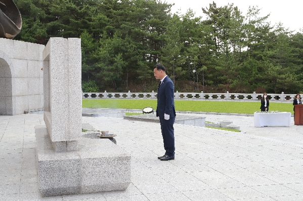 울산 제8대 남구의회 현충탑 참배 _4