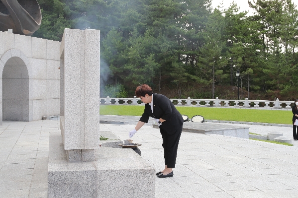 울산 제8대 남구의회 현충탑 참배 _7