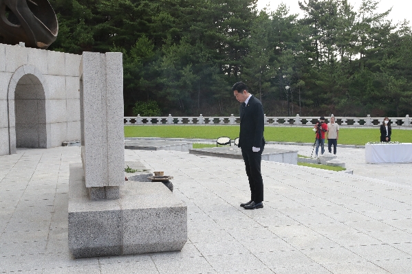 울산 제8대 남구의회 현충탑 참배 _9