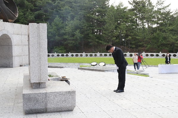 울산 제8대 남구의회 현충탑 참배 _10