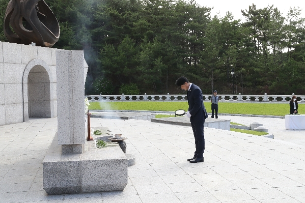 울산 제8대 남구의회 현충탑 참배 _17