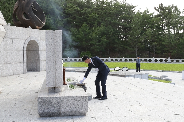 울산 제8대 남구의회 현충탑 참배 _4