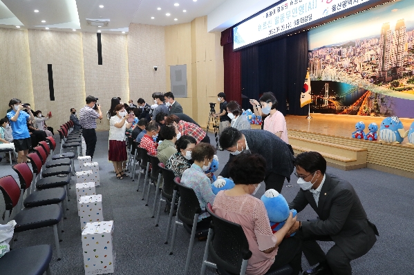 어르신 말동무인형(AI) 장생이 입양식_3