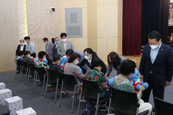 어르신 말동무인형(AI) 장생이 입양식_4