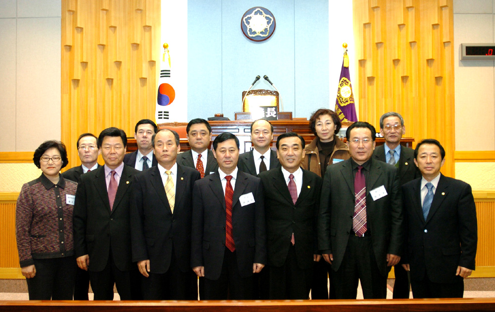 중국요양시당서기일행의회방문_0