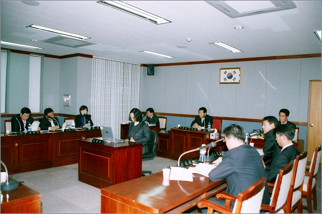 의회운영위원회 행정사무감사 진행장면_0