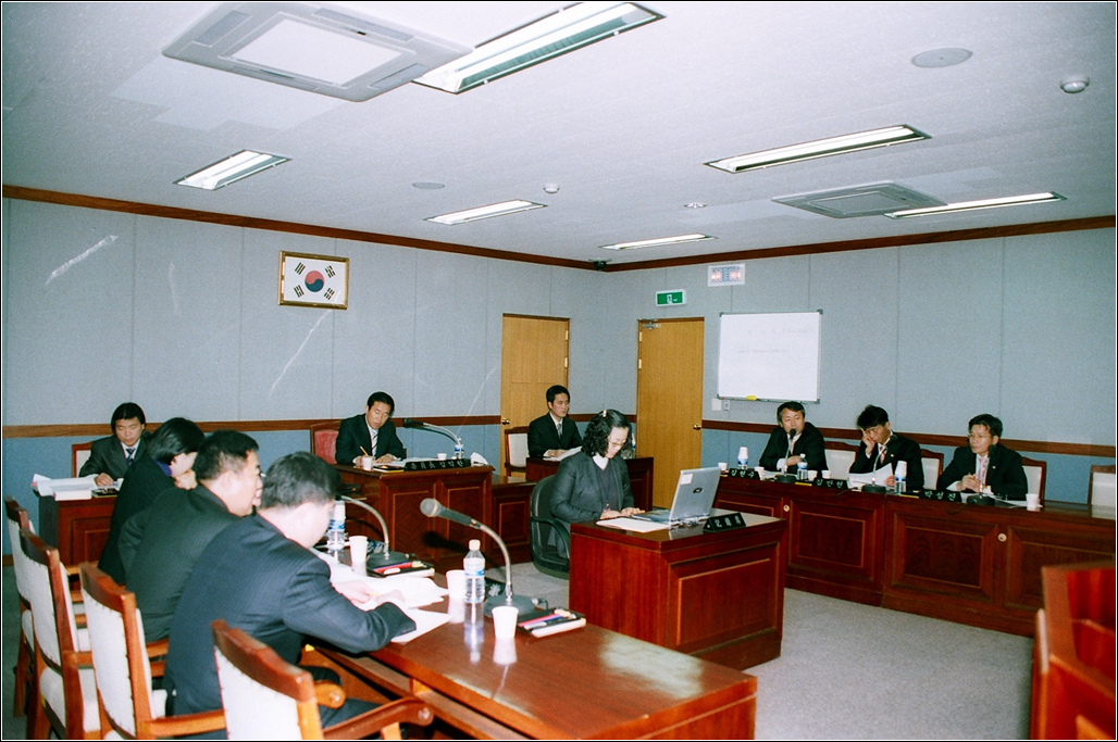 의회운영위원회 행정사무감사 진행장면_2