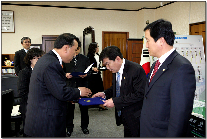 구보편집위원위촉장전달_1