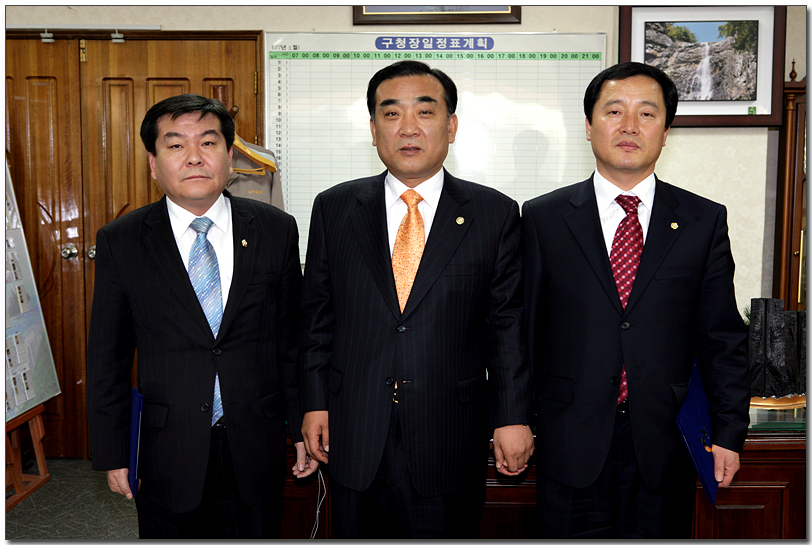 구보편집위원위촉장전달_3