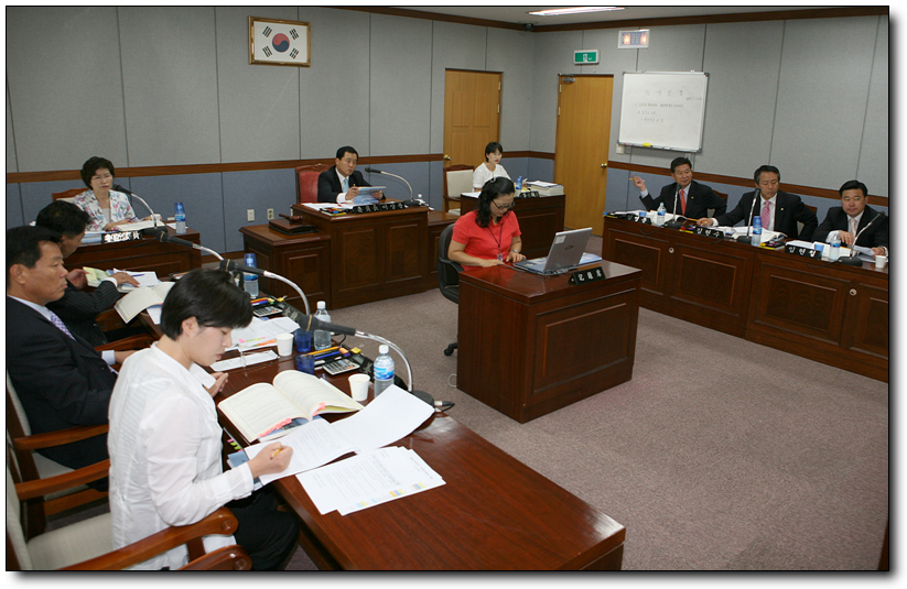내무위원회 회의장면_0