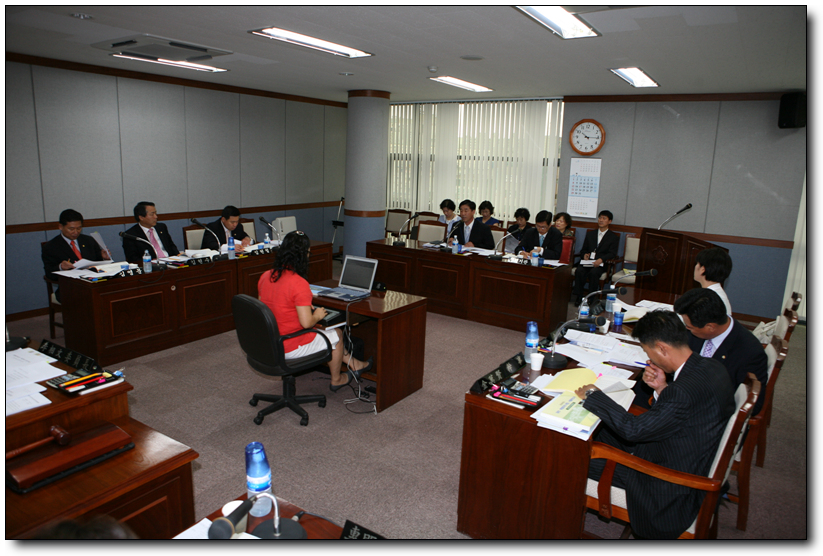 내무위원회 회의장면_1