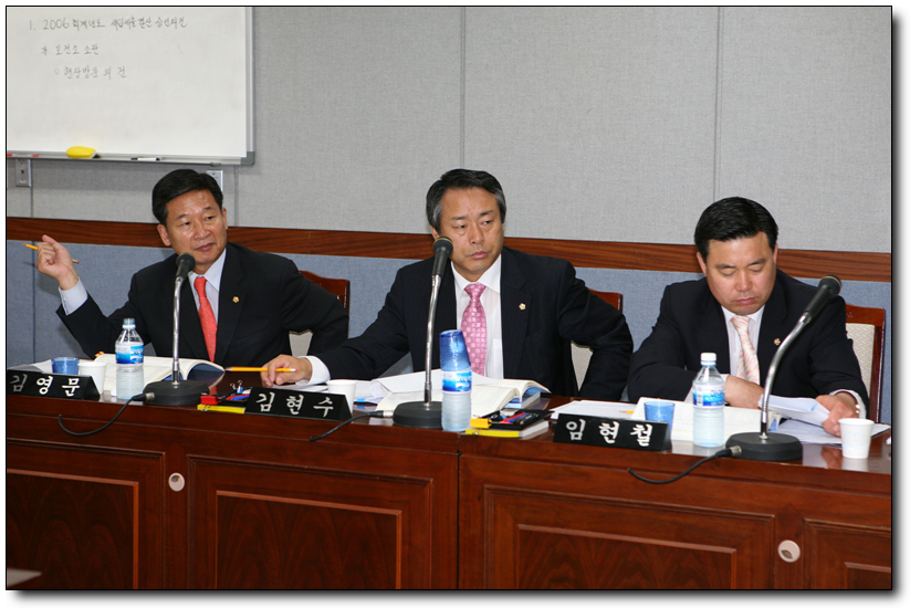 내무위원회 회의장면_2