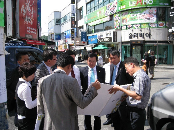 건설환경위원회 디자인 및 간판시범거리 방문_0