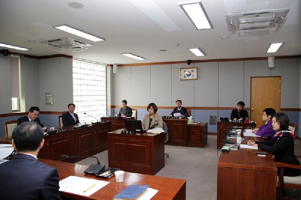 제174회 임시회 폐회중 제2차 의회운영위원회_0