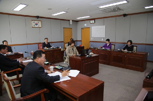 제174회 임시회 폐회중 제2차 의회운영위원회_3