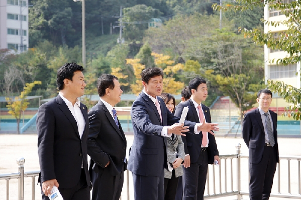 행정자치위원회 현장방문(문수양궁장,신복초등학교)_4