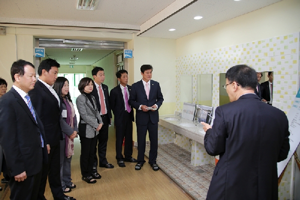 행정자치위원회 현장방문(문수양궁장,신복초등학교)_2