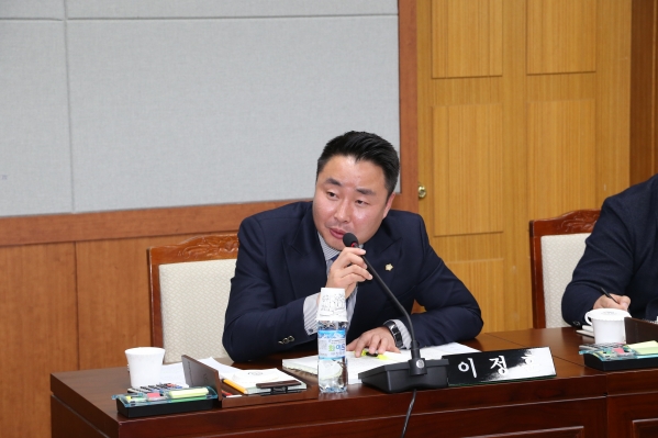 제215회 임시회 행정자치위원회_1