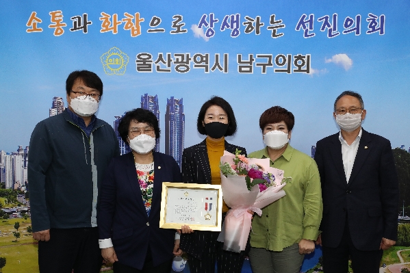 김현정의원 전국시군자치구의회의장협의회 지방의정봉사상 수상_1