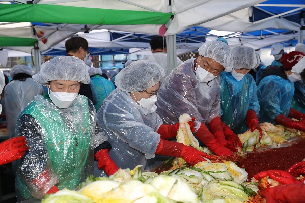 울산 남구 새마을회 사랑의 김장 담그기 행사_0