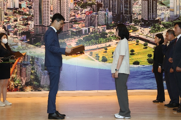 제8대 남구의회 의원 당선증 교부식_2