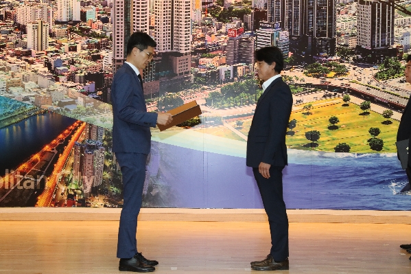 제8대 남구의회 의원 당선증 교부식_13