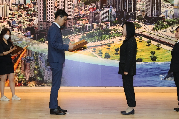 제8대 남구의회 의원 당선증 교부식_15