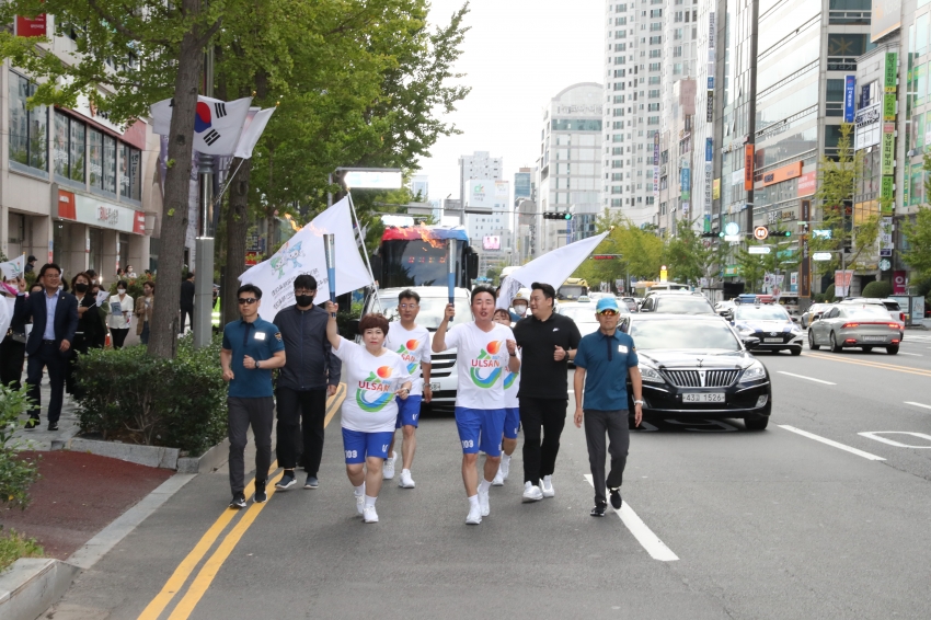 이정훈의장, 박인서부의장 성화 봉송_2