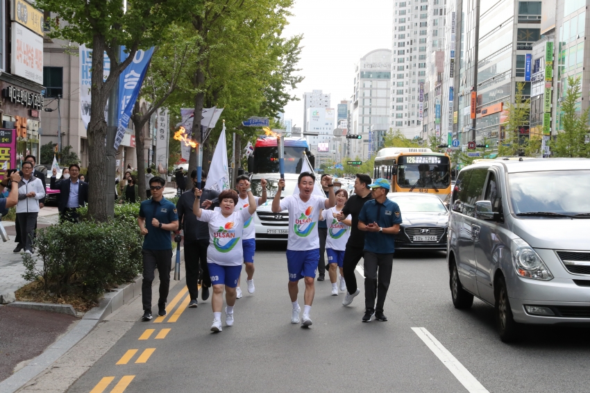 이정훈의장, 박인서부의장 성화 봉송_3