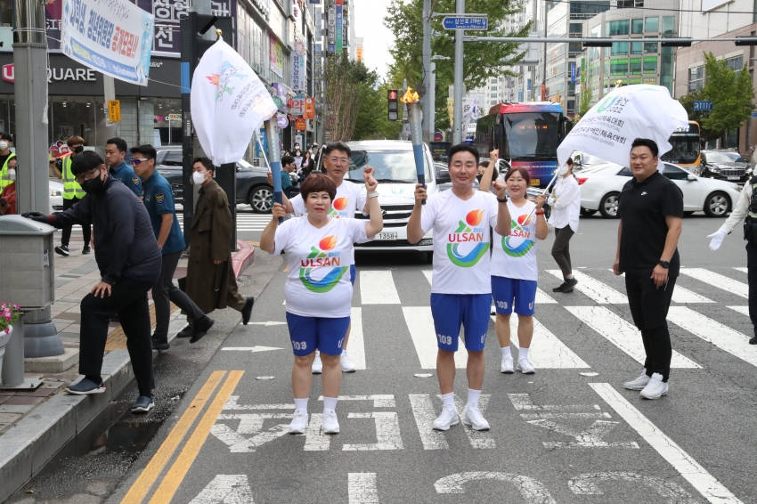 이정훈의장, 박인서부의장 성화 봉송_5