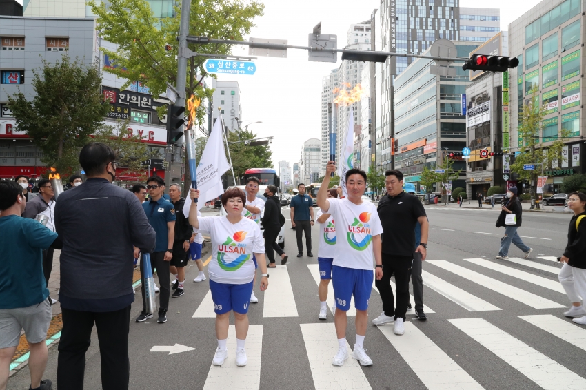 이정훈의장, 박인서부의장 성화 봉송_0