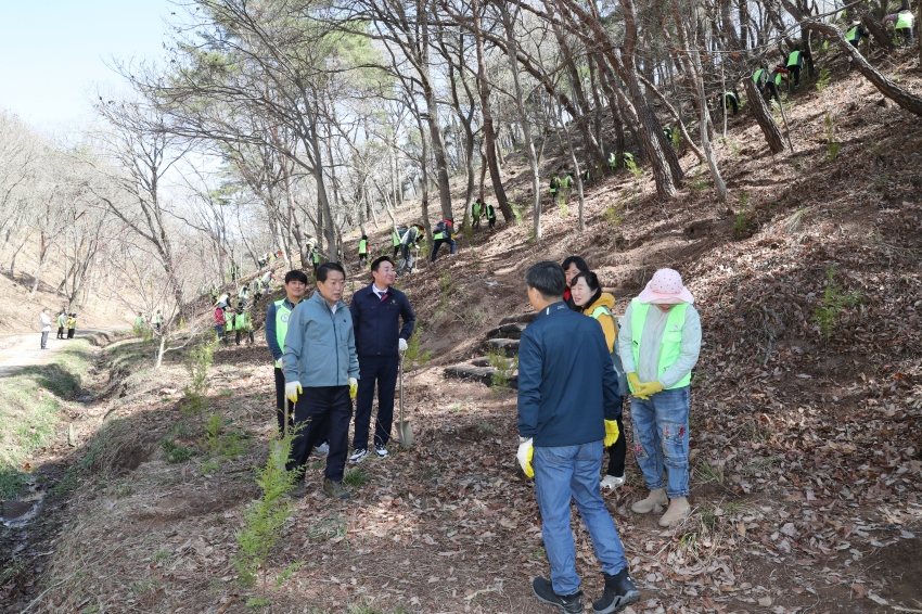 제78회 남구 식목일 나무심기 행사_6