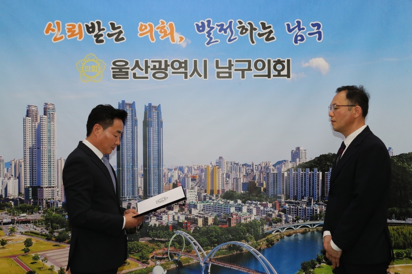 신규 임기제공무원(정책지원관, 의회홍보) 임용장 교부_2