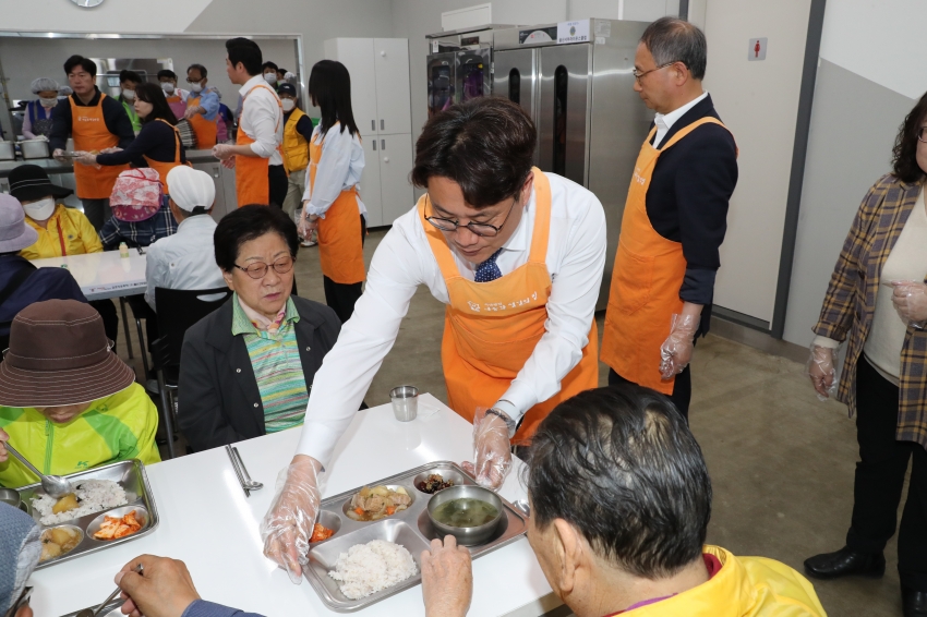 제251회 임시회 행정자치, 복지건설위원회 현장방문 [나눔과 섬김의 집 경로식당]_6