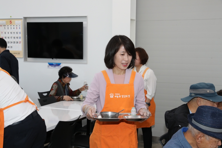 제251회 임시회 행정자치, 복지건설위원회 현장방문 [나눔과 섬김의 집 경로식당]_7