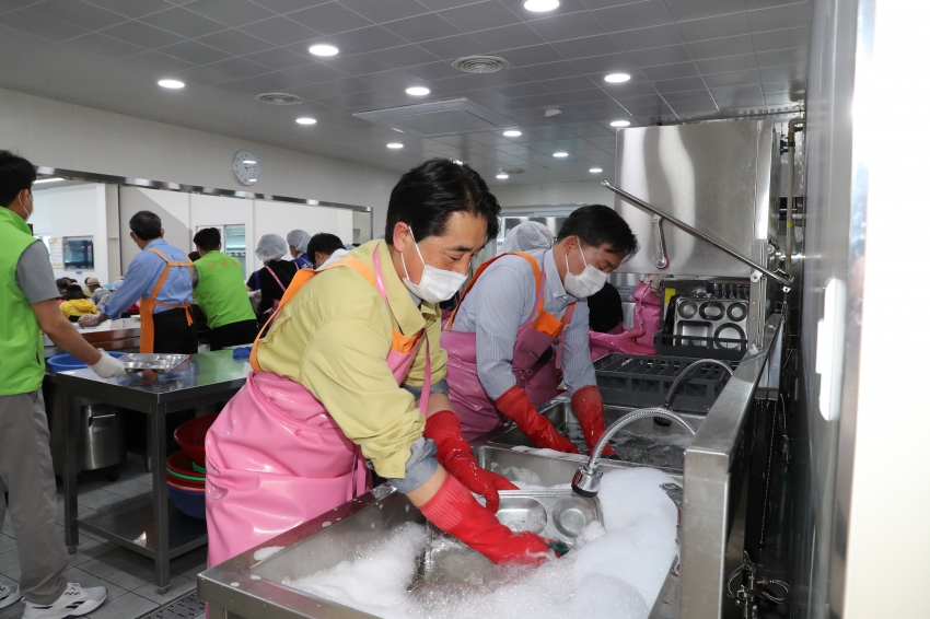 제251회 임시회 행정자치, 복지건설위원회 현장방문 [나눔과 섬김의 집 경로식당]_13