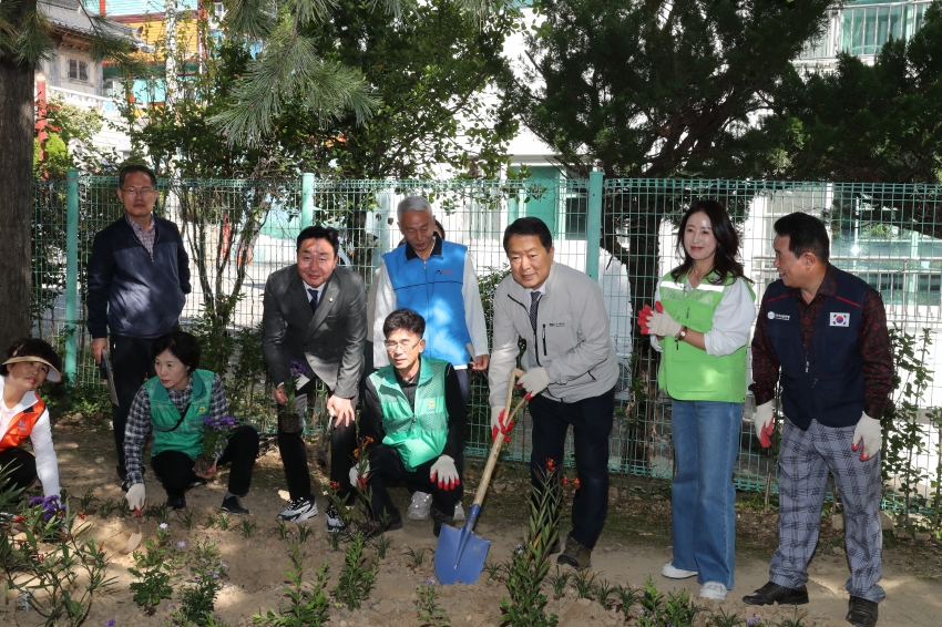 신정1동 꽃 향기 가득한 정원마을 가꾸기_1