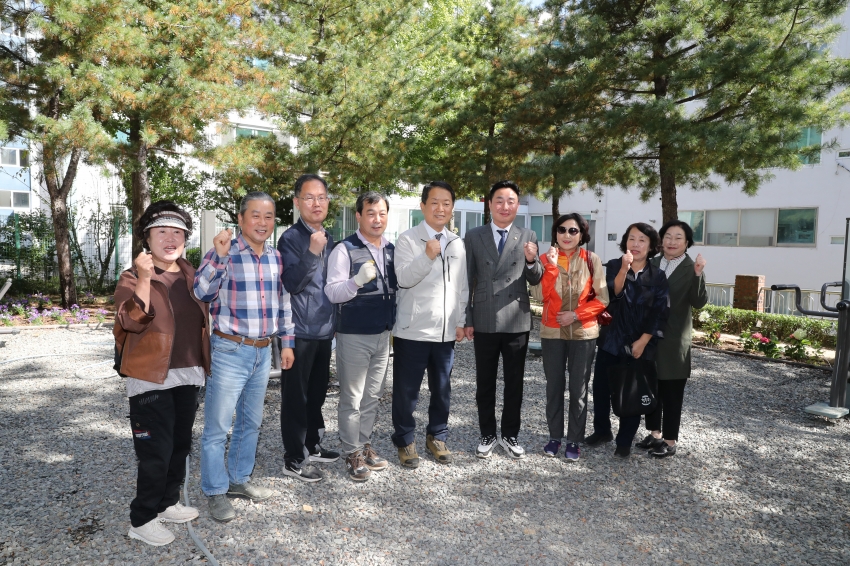 신정1동 꽃 향기 가득한 정원마을 가꾸기_4