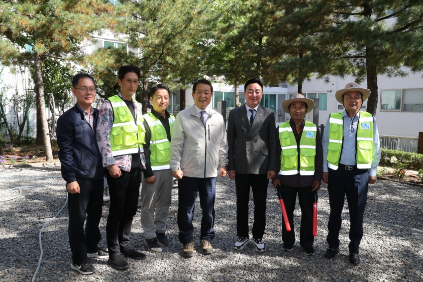 신정1동 꽃 향기 가득한 정원마을 가꾸기_5