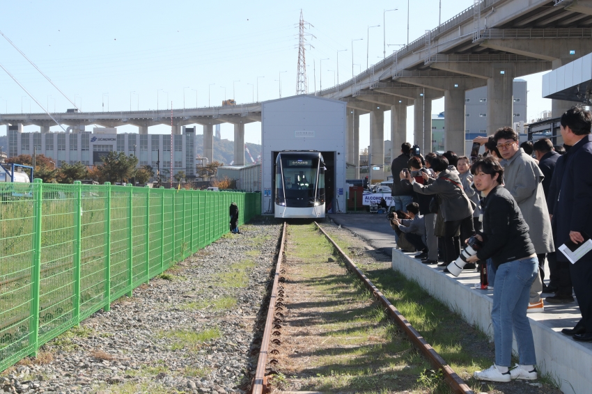 울산 수소전기트램 실증 운행 시승행사_3