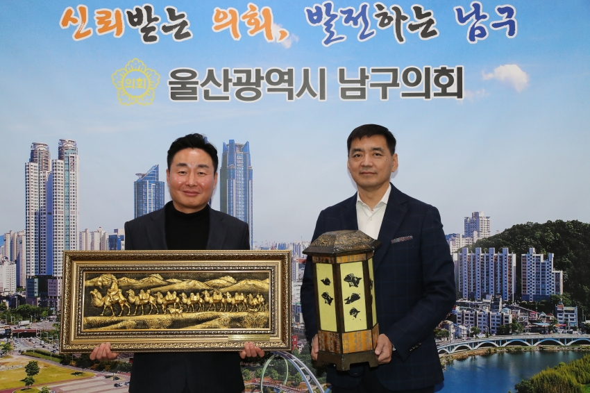 몽골항올구청장, 항올구청장 자문관(항올구의원) 내방_2