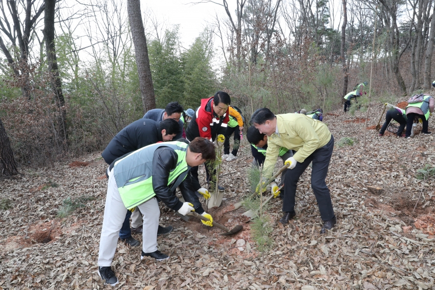 제79회 식목일 나무심기 행사_4