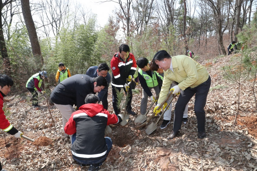제79회 식목일 나무심기 행사_6