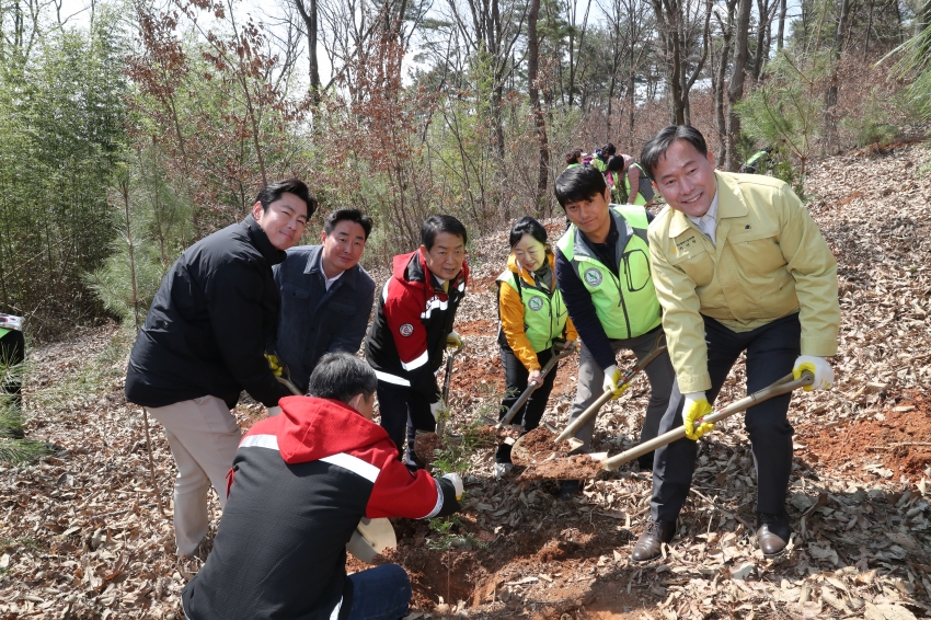 제79회 식목일 나무심기 행사_7