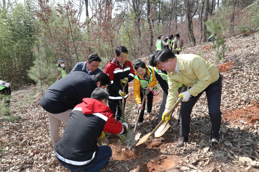 제79회 식목일 나무심기 행사_8