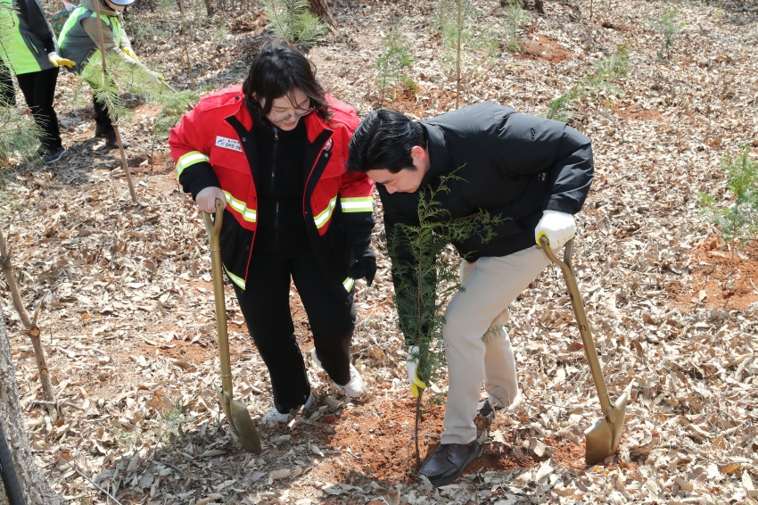 제79회 식목일 나무심기 행사_10