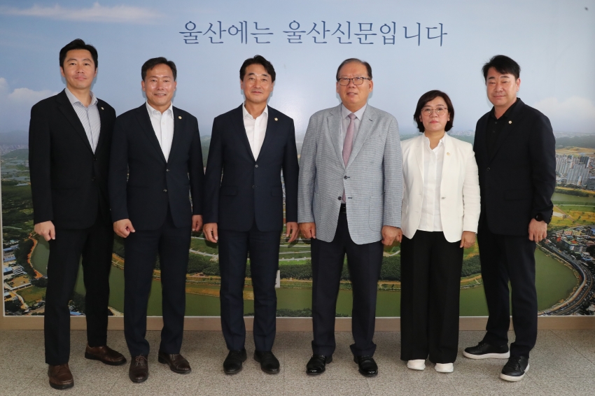 제8대 후반기 개원 의장단 유관기관 방문(울산신문, 연합뉴스, 남구 노인지회)_0