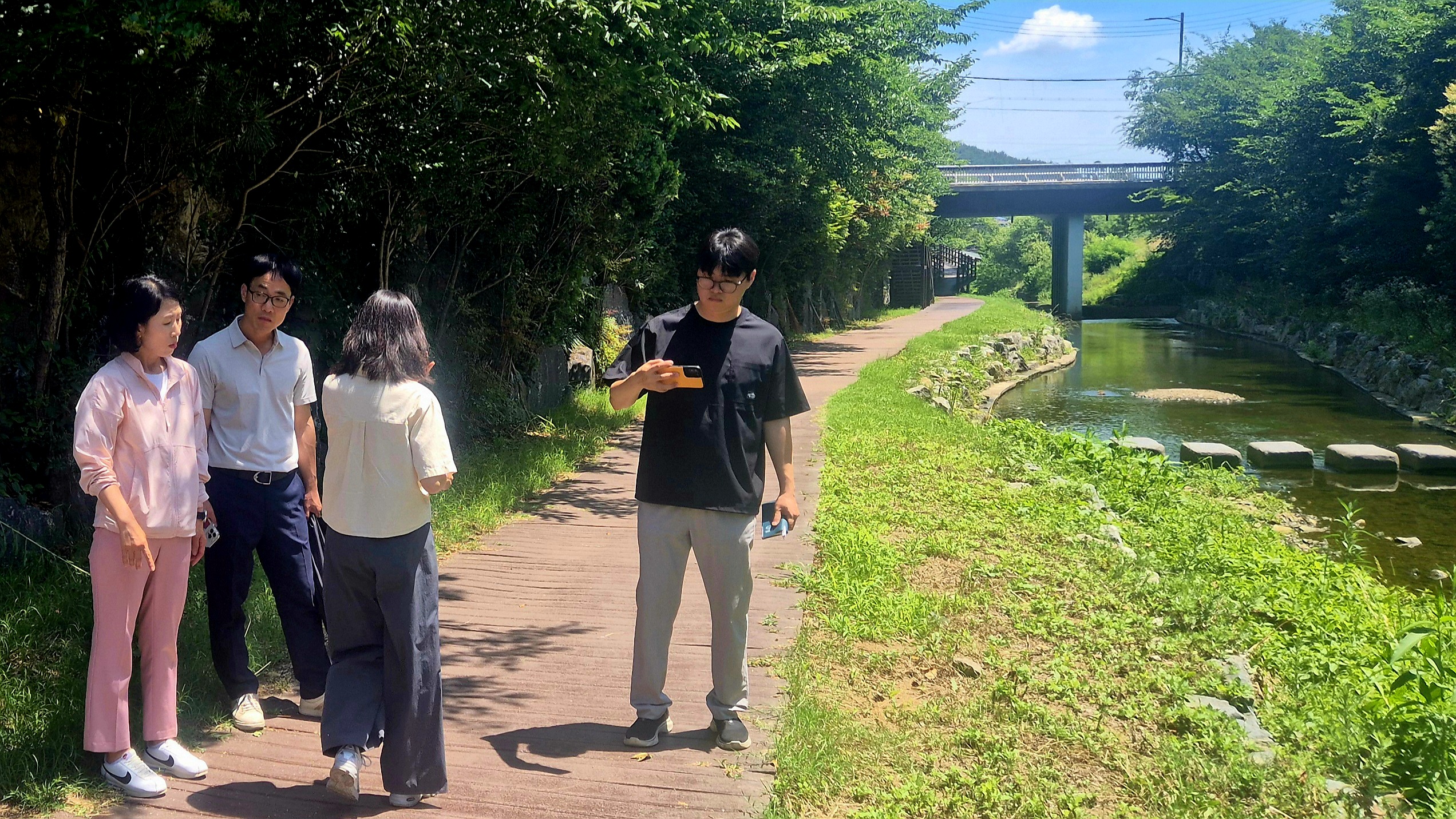 남구의회 이소영 복지건설위원장, 궁거랑 일대 야간 통행환경 현장 점검 